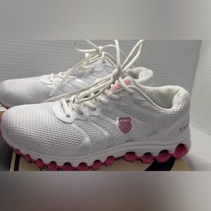 K-Swiss Tubes Comfort 200 women's running shoe with Pink Soles